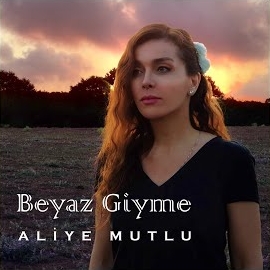 Aliye Mutlu Beyaz Giyme