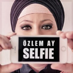 Özlem Ay Selfie